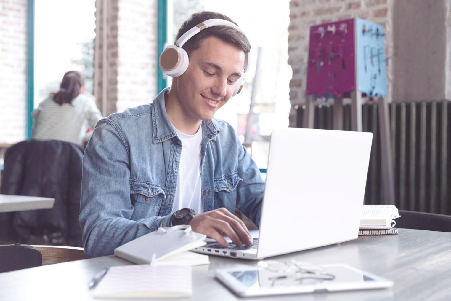 Proceso de desarrollo de software financiero en Pomiraxelo