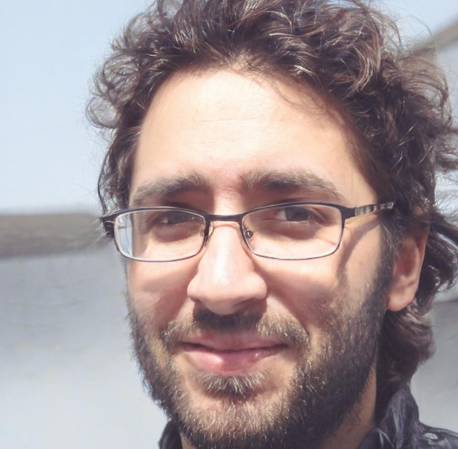 Mentor explicando conceptos de análisis financiero a estudiantes